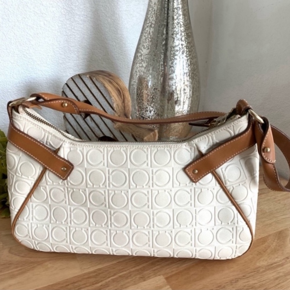 Salvatore Ferragamo Off White/Brown Gancini
Embossed Leather Shoulder Bag - Picture 2 of 15